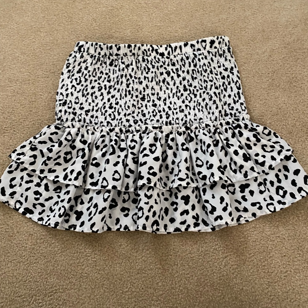 VESTIQUE BLACK AND WHITE CHEETAH SKIRT